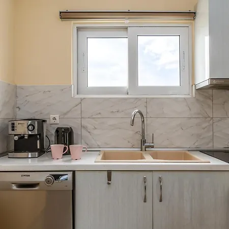 Prázdninový dům Maisonette Maria *